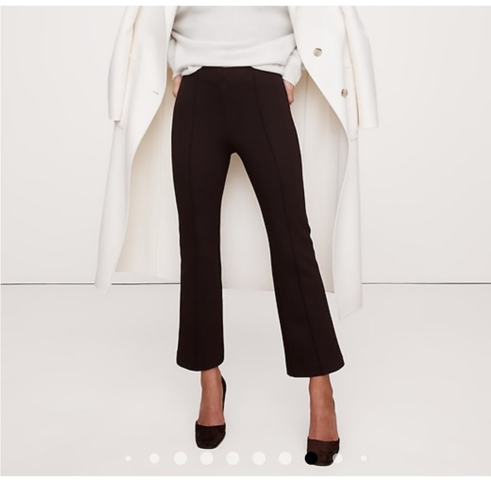 Banana Republic Crop kick Flare Everywhere Ponte Pant. Medium